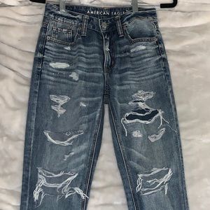 High waisted American eagle mom jeans